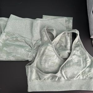 Size M light green camo workout outfit